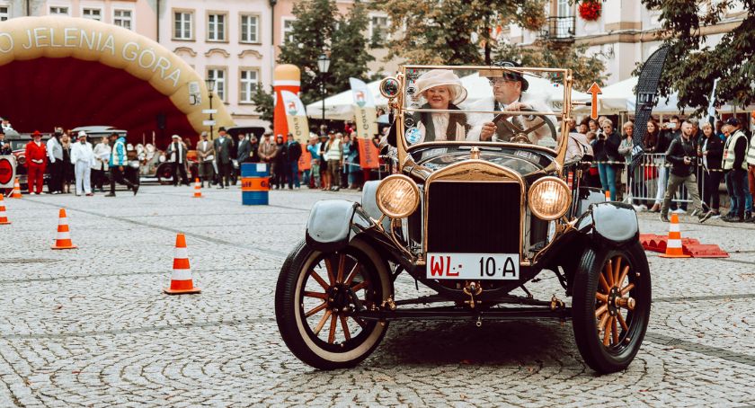 Widowiskowe Kryterium Asów i Konkurs Elegancji na Placu Ratuszowym
