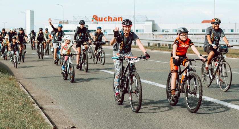 Rodzinny rajd rozpoczął rowerowe święto w Jeleniej Górze