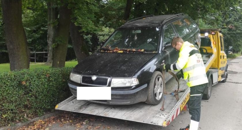 Kolejne wraki zniknęły z ulic Jeleniej Góry