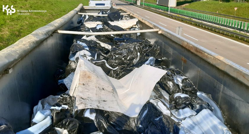Kolejny transport 23 ton odpadów zatrzymany przez dolnośląską KAS