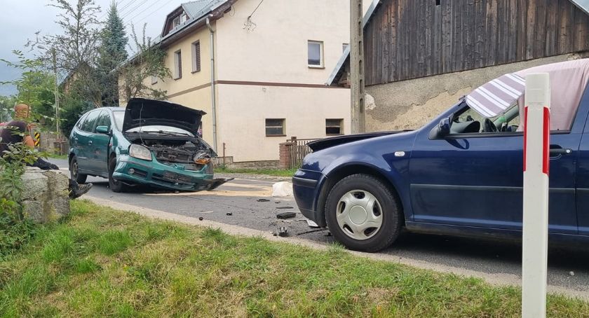 Czołowe zderzenie w Ścięgnach
