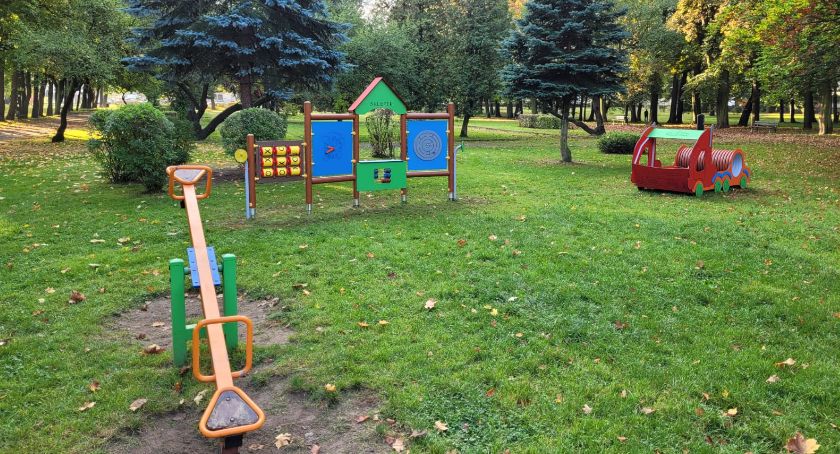 Doposażenie placów zabaw w nowe urządzenia