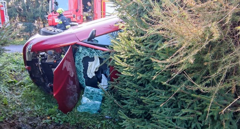W Miłkowie auto wypadło z drogi
