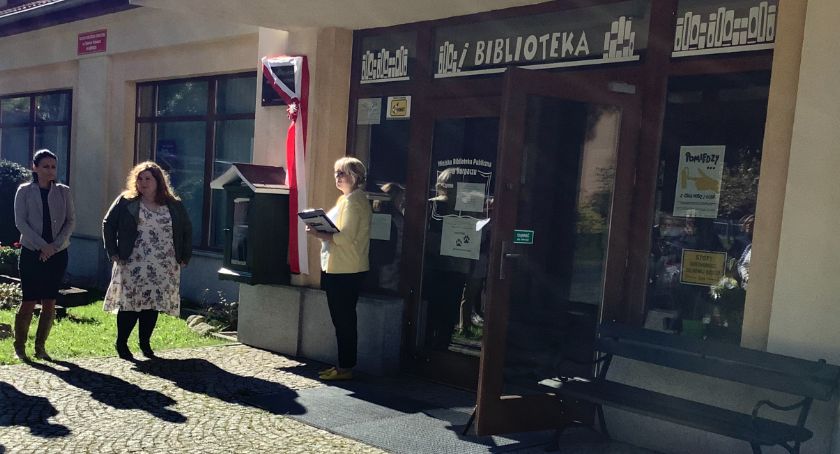 Nadanie bibliotece w Karpaczu im. Tadeusza Różewicza