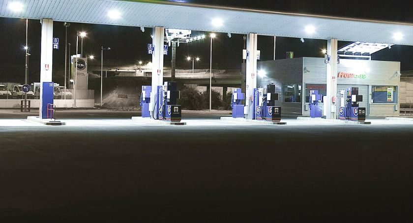 Rekordowe ceny paliw! Kierowcom nie w smak to, co się dzieje na stacjach benzynowych
