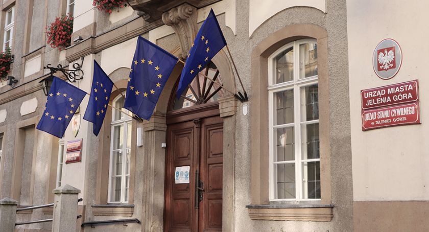 Polskie flagi na Ratuszu? - Młodzi dla Wolności apelują do Prezydenta miasta