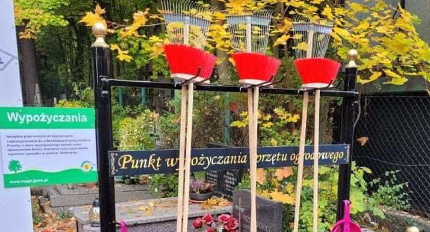 Wypożyczalnia narzędzi ogrodniczych na Starym Cmentarzu.
