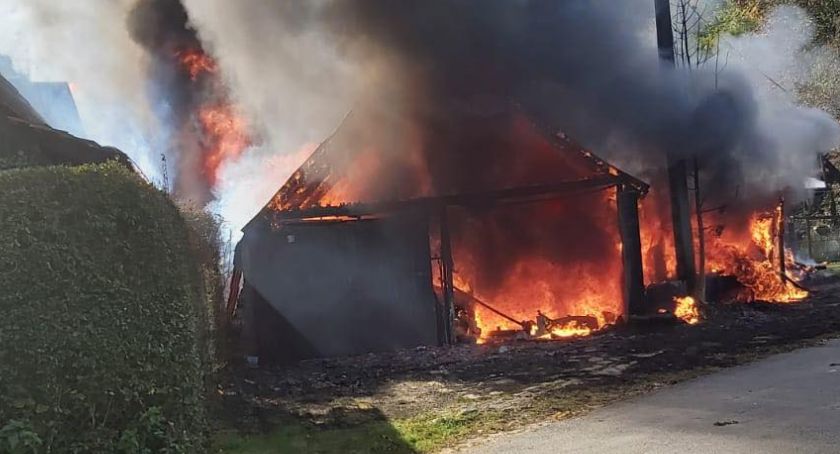 Pożar garażu w Górzyńcu - zobacz video