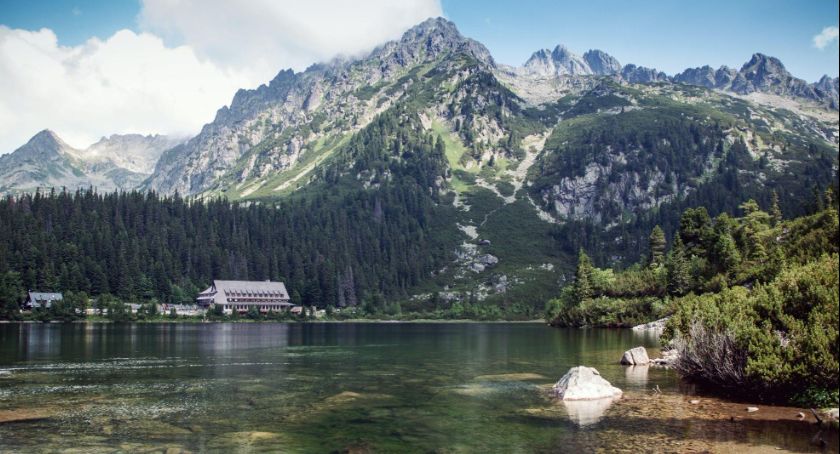Czy warto wybrać się do hotelu nad jeziorem?