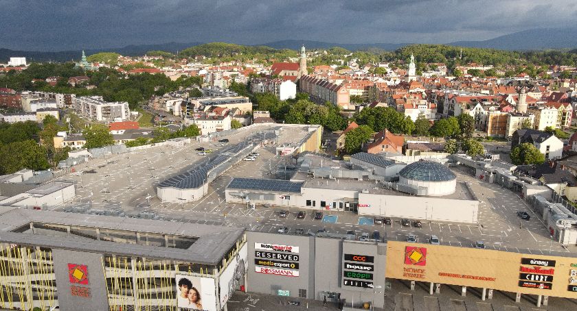 Jelenia Góra : Zmiany w organizacji ruchu i komunikacji związane ze Świętem Zmarłych