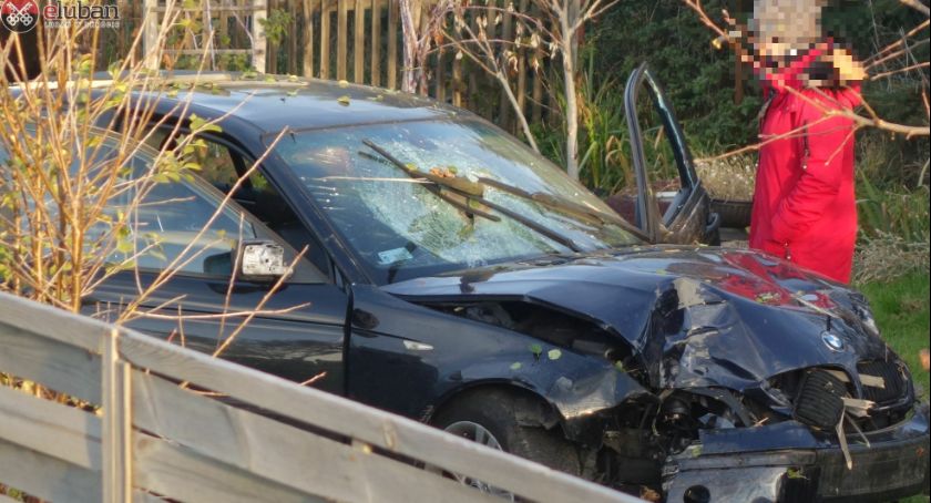 Tragedia na DK30. Kołek, który wbił się w auto zabił młodego kierowcę