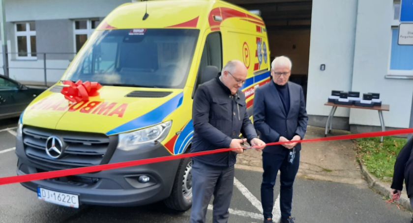 Nowa karetka dla jeleniogórskiego pogotowia