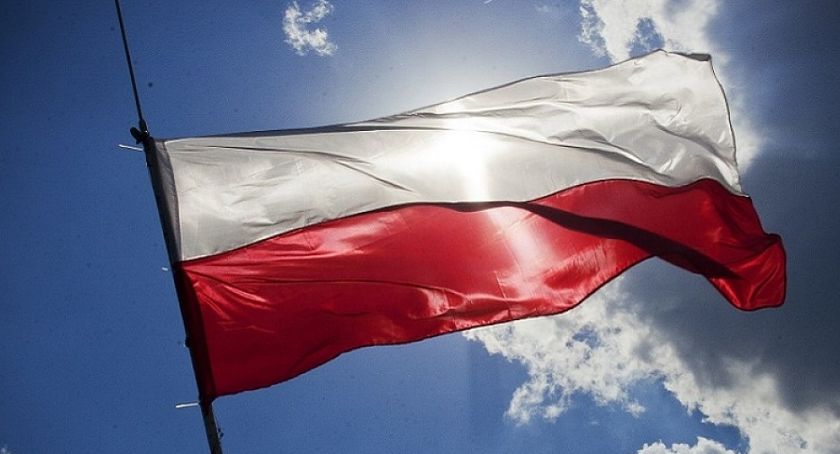 Miasto rozdaje flagi jeleniogórzanom