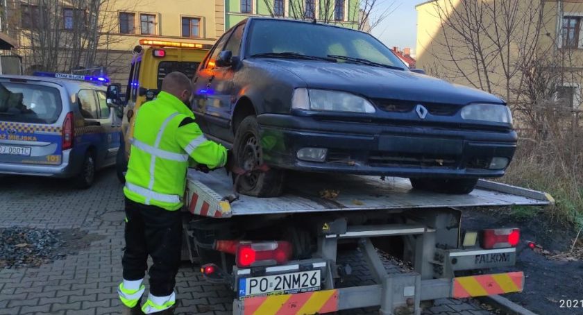 Kolejne wraki zniknęły z ulic Jeleniej Góry