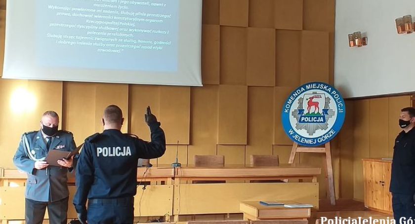 Uroczyste ślubowanie młodego policjanta