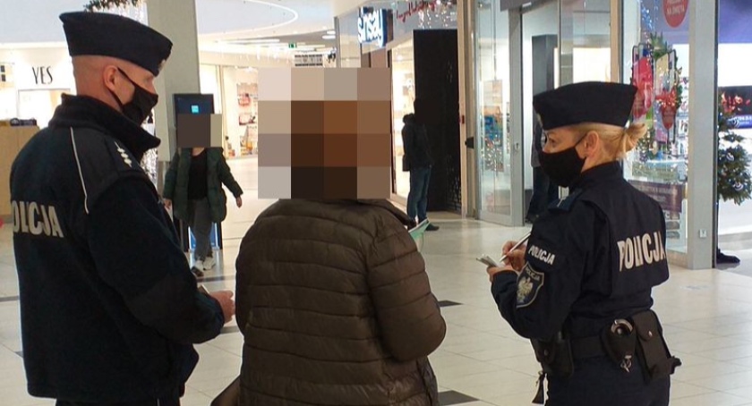 Policja zachęca do korzystania z bezpłatnej aplikacji KWARANTANNA DOMOWA. Ułatwi to pracę wszystkim służbom