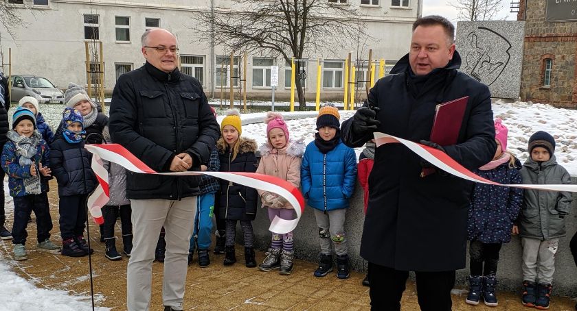 Uroczyste otwarcie skweru w Mysłakowicach