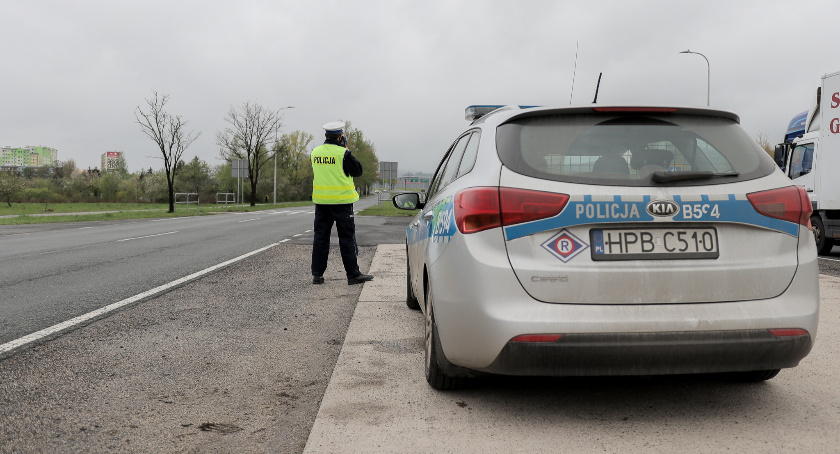 Policjanci zatrzymali 51-letnią kobietę. Prowadziła mając w organizmie 1 promil alkoholu.