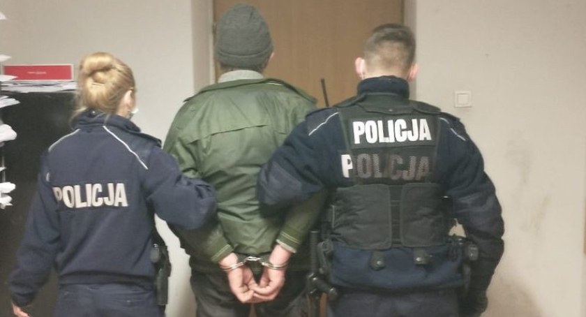 Próbował wręczyć łapówkę mundurowym.