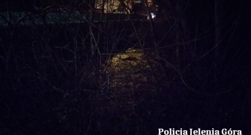 Policjanci uratowali tonących