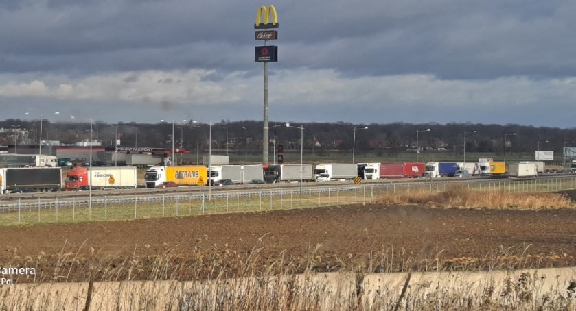 Gigantyczne korki na A4