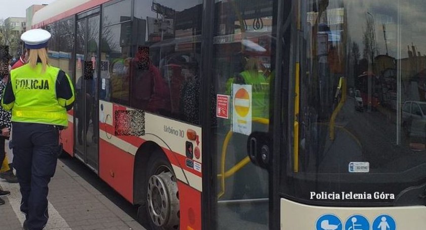 Są zarzuty dla amatora petard, który jedną odpalił w autobusie