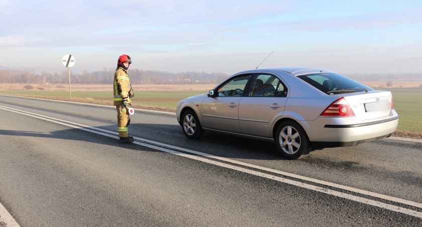 Jedna osoba w szpitalu po zderzeniu pojazdów na DK 3
