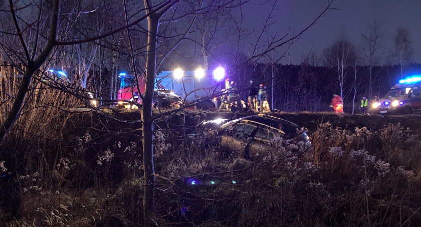 Drugie zdarzenie drogowe dziś na DK 3. Strażacy wyciągali poszkodowanego za pomocą sprzętu hydraulicznego