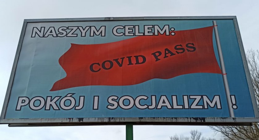 W miejsce billboardu Grüne Pass Macht Frei pojawił się nowy Covid Pass