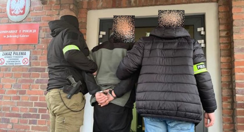 Mężczyzna podejrzany o rozbój zatrzymany, a następnie tymczasowo aresztowany