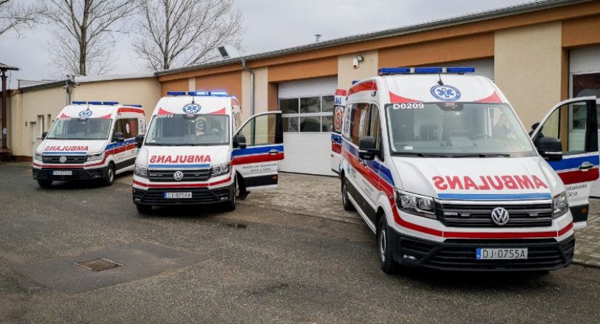 Pogotowie Ratunkowe w Jeleniej Górze testuje nowy sposób dezynfekcji karetek
