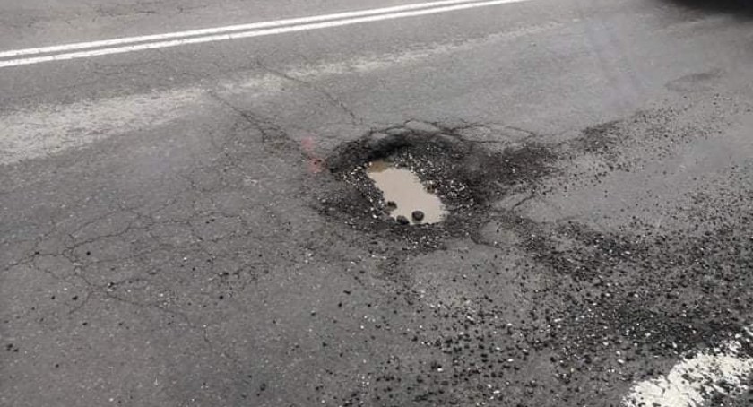 Ogromne dziury na drogach. Wstyd i pośmiewisko