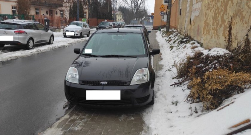 Kolejne przypadki mistrzów parkowania