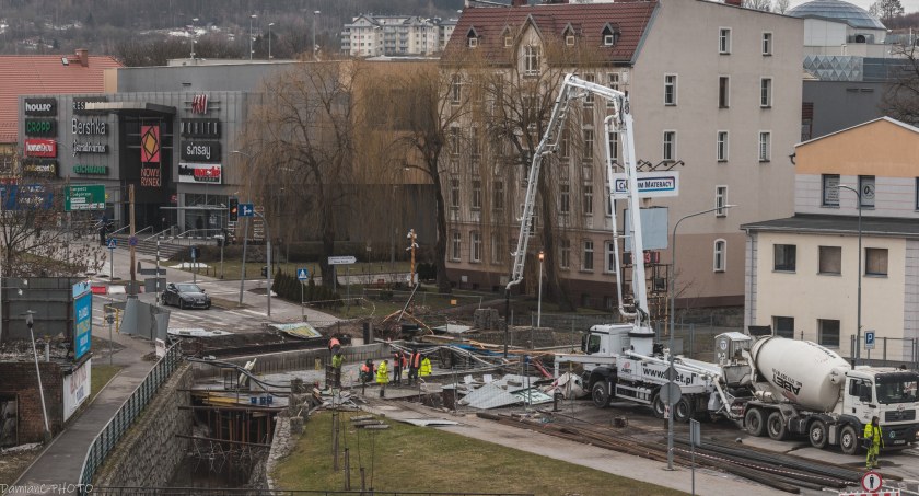 Coraz bliżej końca przebudowy mostu nad Młynówką