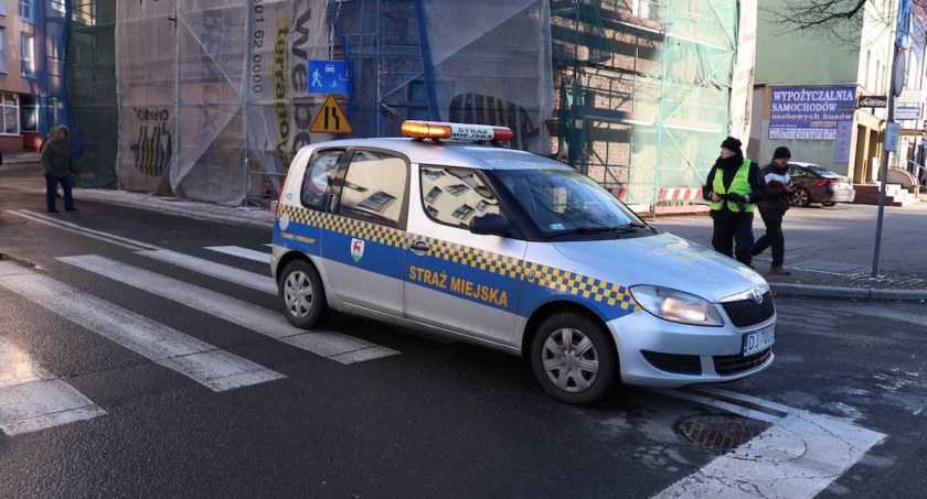 Podsumowanie weekendu przez Straż Miejską i kobieta zamknięta w szkole