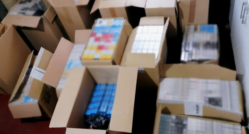 Na targowisku w Sieniawce sprzedawał tytoń i papierosy bez akcyzy