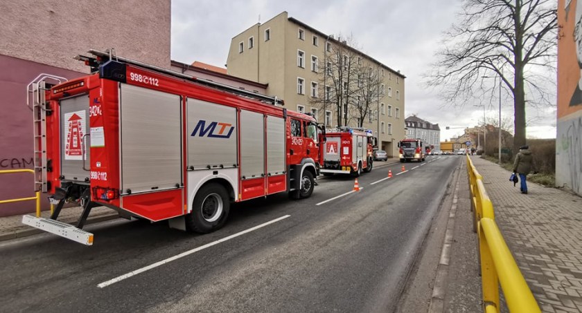 Ewakuacja mieszkańców w centrum Jeleniej Góry