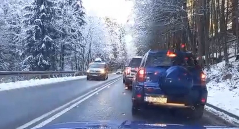 Tłok na drodze do Szklarskiej Poręby