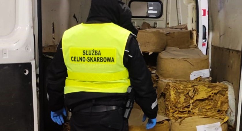 Przewoził ponad tonę suszu tytoniowego 
