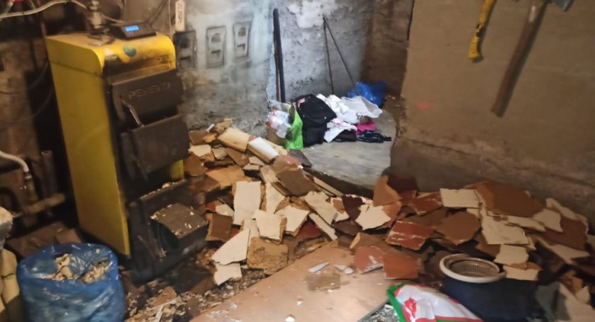 Spalali w piecach stare płyty meblowe