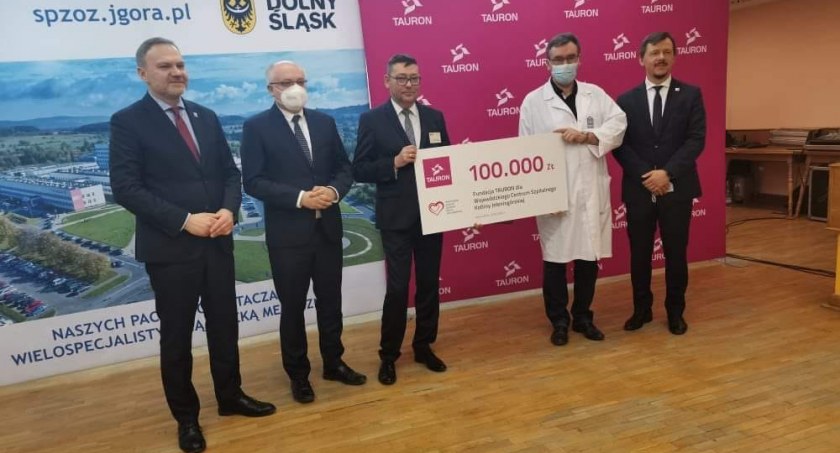 Środki na oświetlenie w salach operacyjnych jeleniogórskiego szpitala