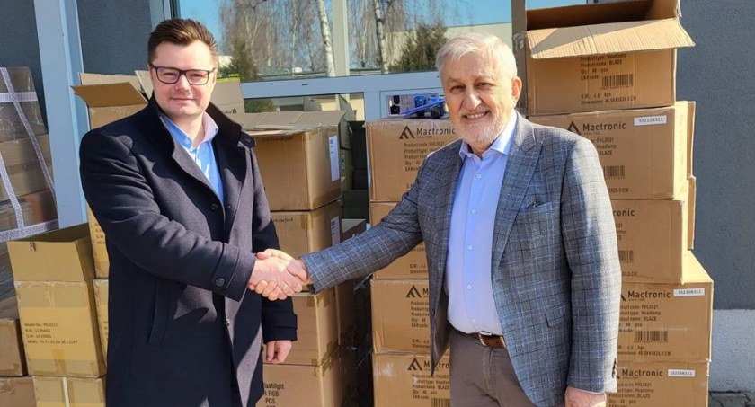 Specjalistyczne oświetlenie od Powiatu Karkonoskiego dla Ukrainy