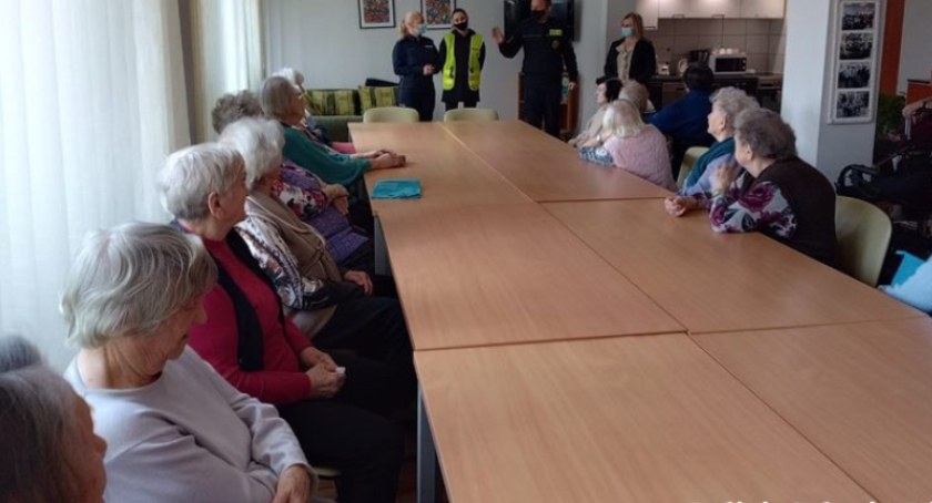 Mundurowi rozmawiali z seniorami o bezpieczeństwie