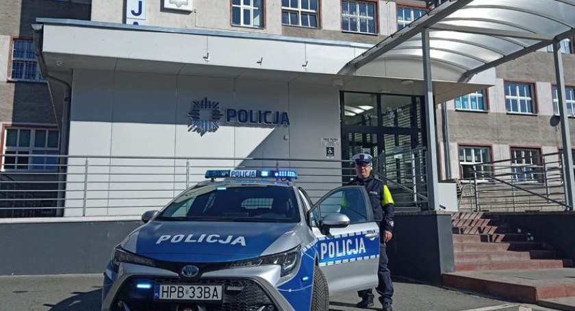 Dwa nowe pojazdy trafiły do garnizonu policji jeleniogórskiej