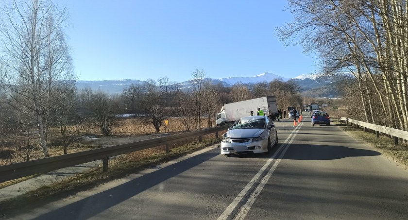 Mysłakowice : Zdarzenie na drodze z Karpacza do Jeleniej Góry. Są utrudnienia w ruchu