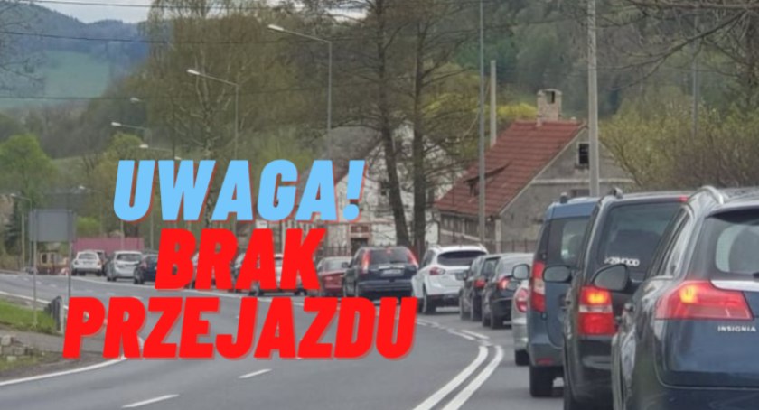 Rondo na obwodnicy Maciejowej zablokowane