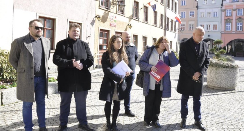 Mieszkańcy Jeleniej Góry złożyli podpisy pod uchwałą In Vitro 