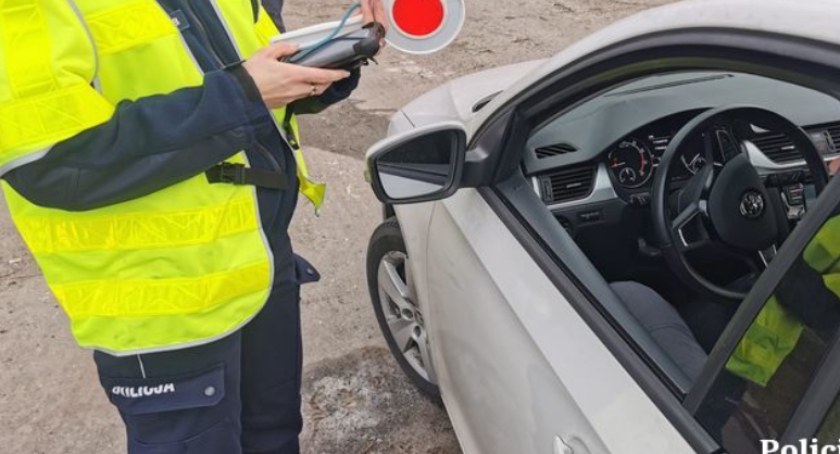 Pijany i bez prawa jazdy jechał do pracy