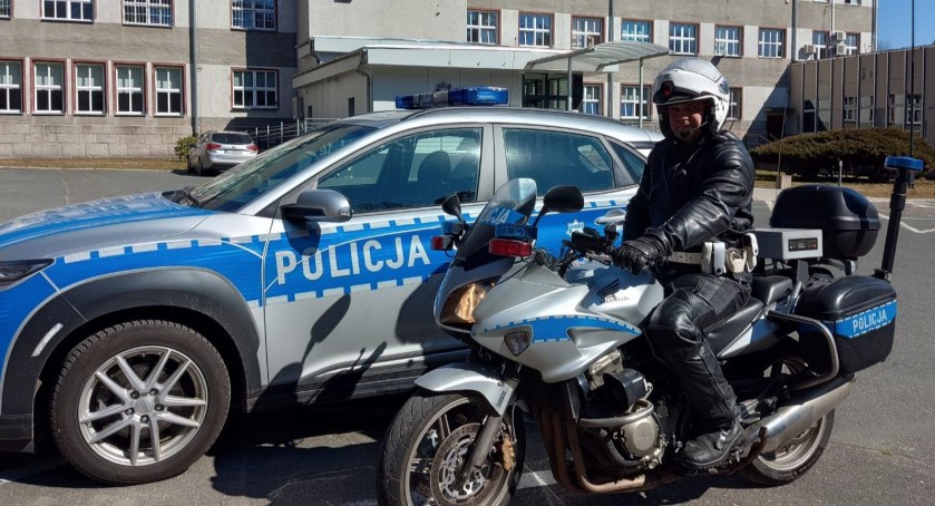 Policjanci jeleniogórskiej drogówki na motocyklach rozpoczęli sezon