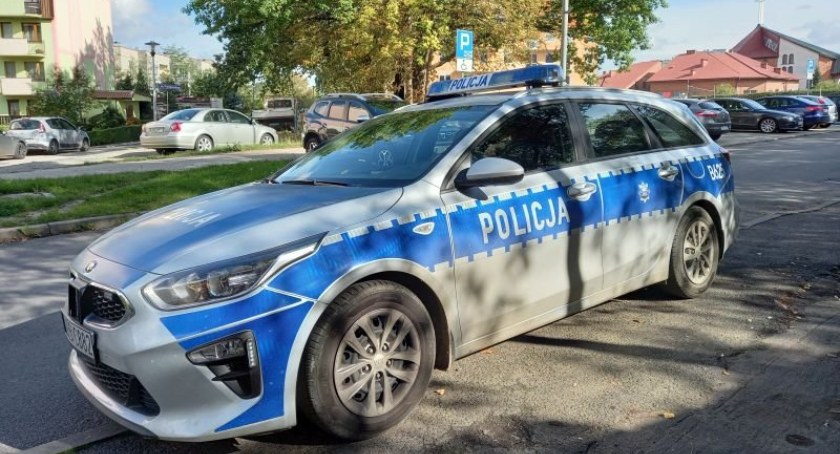 Dzielnicowi po pościgu zatrzymali pijanego kierowcę